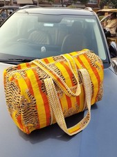 Gelber gesteppter Reisetasche