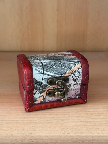 Kleine schatztruhe aus holz - kleine,