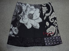 Desigual wunderschöner Rock schwarz Blüte Glitzer Gr. 38/40