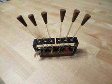 6 Glasmerker im Ständer und