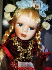 Ukraine Puppe aus Puppen Museum Kiev 2019 DOLL Blond Blaue Augen Zopf Rapunzel