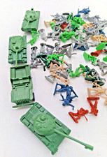 75  Soldaten +3 Panzer + 1 Geländewagen Mini Soldaten DDR