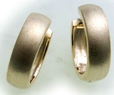 Women's earrings hinged hoop