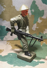 DDR NVA Soldat abnehmbare MP Spielzeug Figur Gummi wie Masse