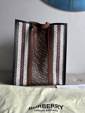 Burberry Tragetasche Medium