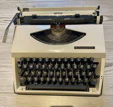 Triumph Tippa Kofferschreibmaschine Reiseschreibmaschine weiß 70er Jahre vintage
