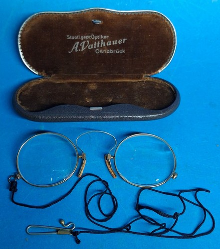 Uralte brille nasenkneifer - uralte,