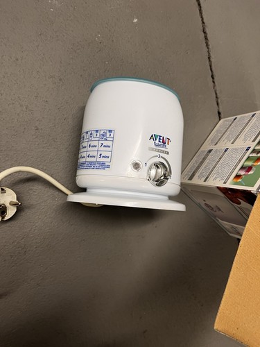Milch wärmer mit fläschchen - milch,