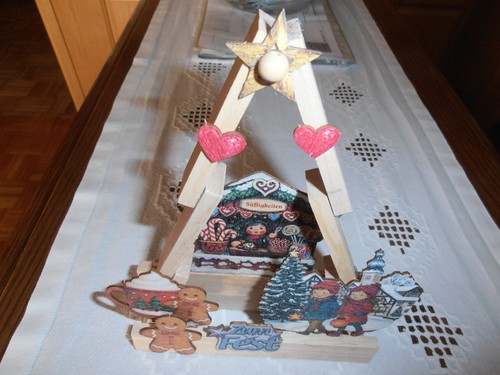 Holztanne verziert mit - ,