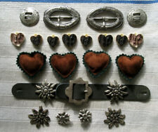 21 TRACHTENKNÖPFE - GÜRTELSCHNALLEN -  CHARIVARI - TRACHTEN - METALL