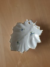 Höchst Schale Ahornblatt Porzellan handbemalt blaue Blumen Goldrand 