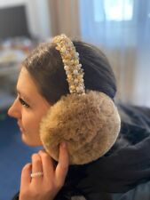 Pelzohrenschützer mit exklusiver Stickerei aus Steinen, Kristallperlen