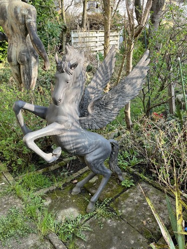 Großes springendes pferd aus - pferd,