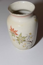 Schöne Vase mit Blumenmuster vom VEB R Reichenbach Porzellan, H=12,5cm, D=7cm