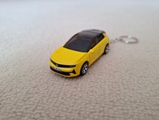 Schlüsselanhänger Opel Astra Matchbox Limousine Gelb AUTO CAR MODELL NEU Elektro