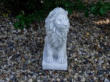 Steinfigur Tierfigur Löwe links schauend grau patiniert H.35 cm 23 x13 cm 10 kg