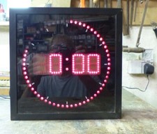 alte runde elektrische Uhr Stoppuhr mit Leuchtdioden Dioden Anzeige