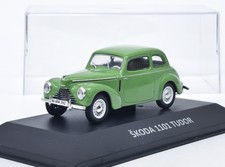 Skoda 1101 Tudor (1946) grün + Plexiglasbox DeA 1:43