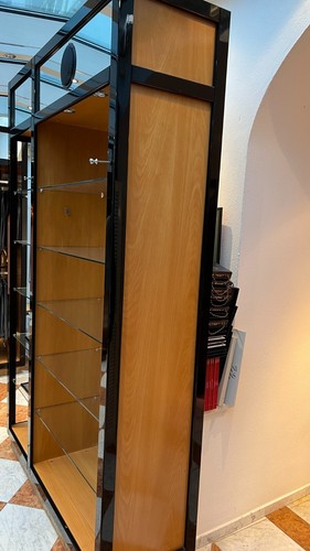 Schrank offen mit