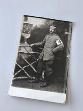 "Seltene originale Postkarte WW1 – Deutscher Sanitäter mit Rotkreuz-Armbinde (1.