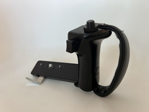 Mamiya rb67 left hand - hand, grip