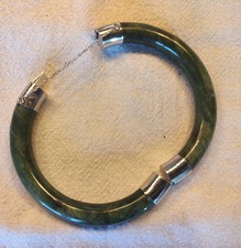 JADE ARMBAND MIT SICHERUNGSVERSCHLUSS (50)