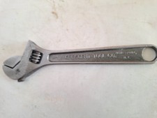 a) altes Werkzeug, Schlüssel