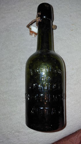 Alte bierflasche der brauerei - bierflasche,