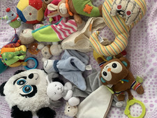 mehr als 10 Tlg. Spielzeugpaket Set bunt gemischt Spieluhr Rasseln Schmusetücher