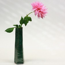 Vase grün, 5eckig, 18 cm
