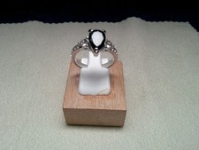 Modischer, Saphirblau-Solitär, silberfarben, neu, Gr. 18 mm, Stein 6 x 8 mm