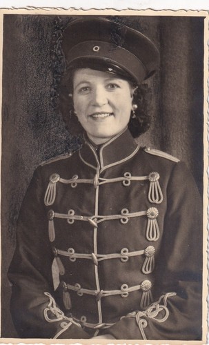 Foto dame in - ak, husaren