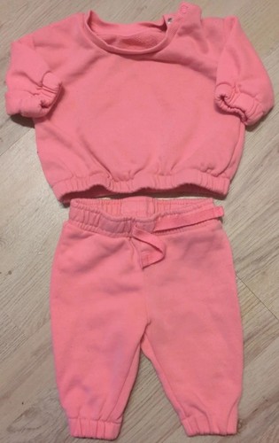 Gemütlicher baby jogginganzug - gemütlicher, baby-jogginganzug
