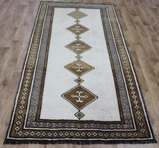 FEINER HANDGEKNÜPFTER