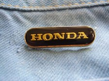 Pin Honda Automobilhersteller Schriftzug in goldfarben