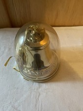 Spieluhr in Glockenform spielt Stille Nacht