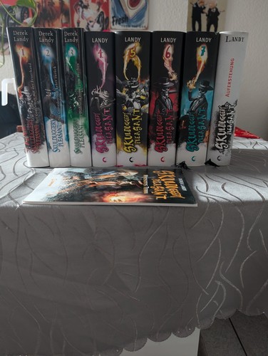 Derek landy skulduggery - derek,