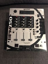 Ein Mischpult  [Marke Gemini]