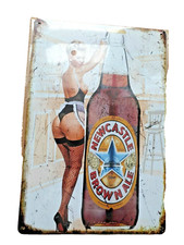 Newcastle Brown Ale Mädchen