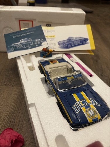 1964 ford mustang - 1/2,