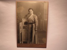 stehende junge Frau - Paravent - Kulisse / KAB S. Weitzmann Wien