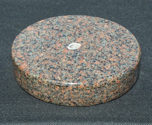 Runder sockel aus granit - sockel,