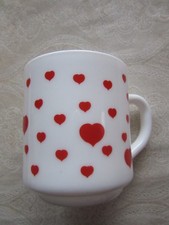 Arcopal France Tasse Becher Herzen rot Sammelbecher Sammler Top