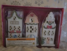 TkMaxx Homesense Peppermint Square beleuchtet Pastellhaus Laden Dorf Weihnachten 