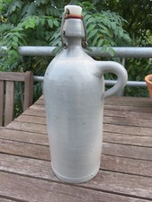 Große alte Steinzeug Wasserflasche mit Original-Porzellan-Bügelverschluß,Alter?