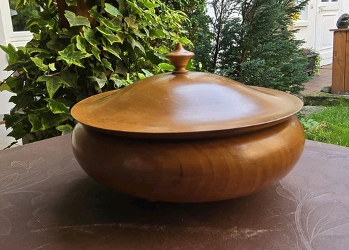 Holzdose gedrechselt mit