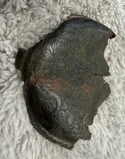 Ein antiker Uhrendeckel aus