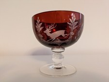 Rubin-Überfangglas mit einem geätzten Wildmotiv - böhmischer Stil