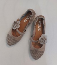 Mjus Ballerinas Schuhe Gr. 5 38 Wildleder beige braun mit Blume