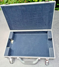 Münzkoffer der Fa. Leuchtturm mit 5 Tableaus incl Euro Münzsatz Malta 2008